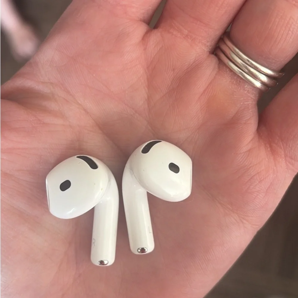 Apple AirPods4 NEVER OPENED